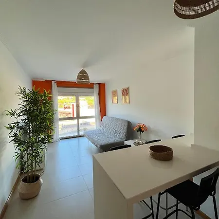 Naranja, Lindo Loft En 公寓